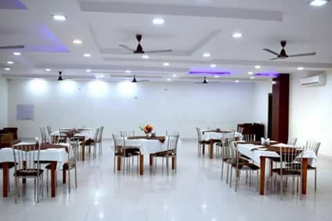 Hotel Rk Residency Satna Buitenkant foto